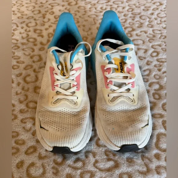 Hoka Women's White and Blue Sarahi 7 Running
Shoes Size: 9.5B - Picture 2 of 9